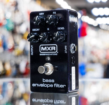 MXR M82 - Bass Envelope Filter | Long & McQuade